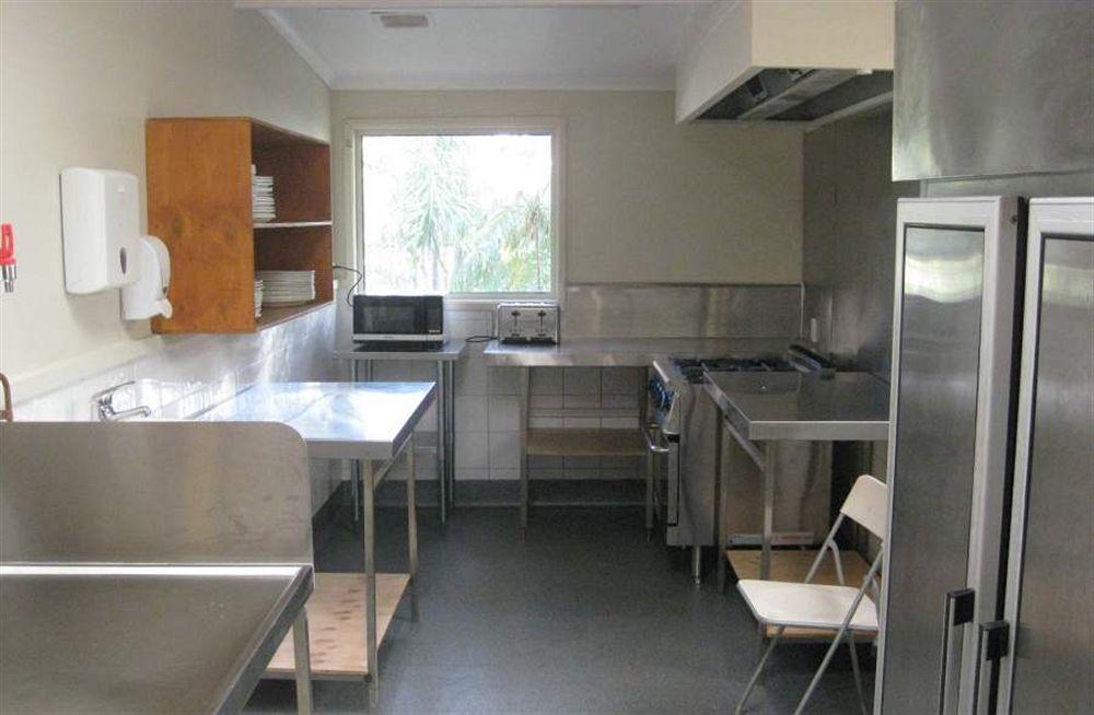 บัด อิน เซิร์ฟเฟอร์ แบ็คแพ็คเกอร์ส Hostel โกลด์โคสต์ ภายนอก รูปภาพ