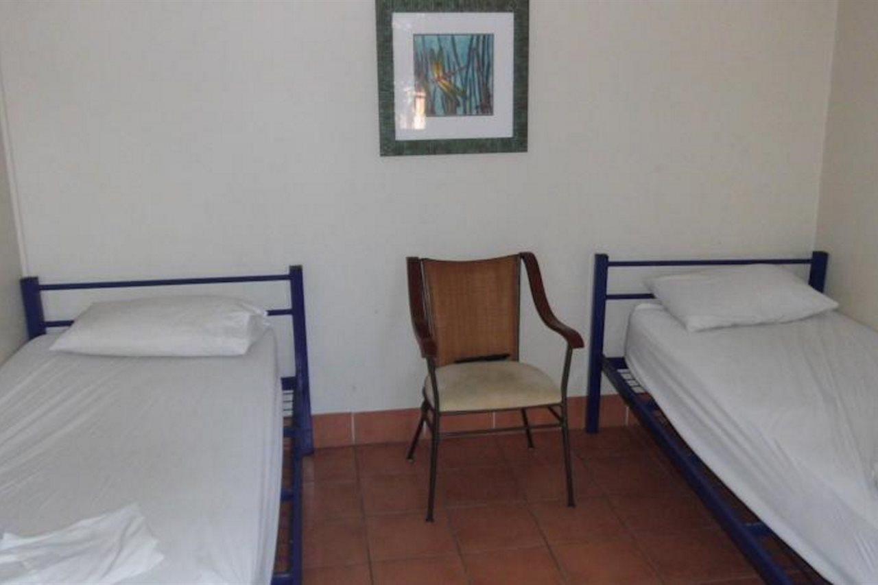 บัด อิน เซิร์ฟเฟอร์ แบ็คแพ็คเกอร์ส Hostel โกลด์โคสต์ ภายนอก รูปภาพ