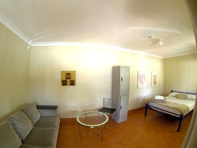 บัด อิน เซิร์ฟเฟอร์ แบ็คแพ็คเกอร์ส Hostel โกลด์โคสต์ ภายนอก รูปภาพ