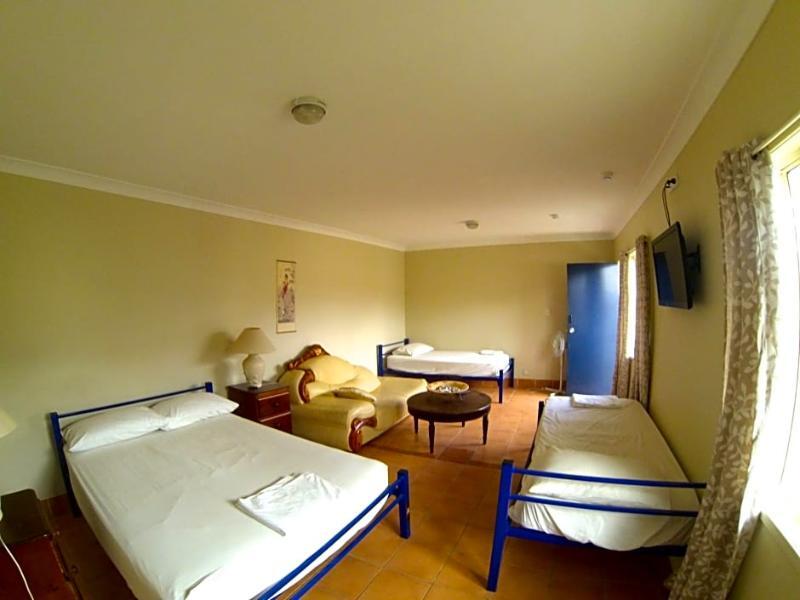 บัด อิน เซิร์ฟเฟอร์ แบ็คแพ็คเกอร์ส Hostel โกลด์โคสต์ ภายนอก รูปภาพ