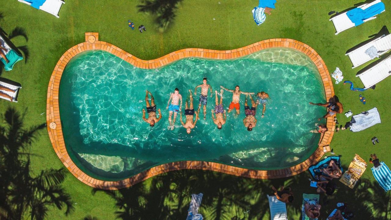บัด อิน เซิร์ฟเฟอร์ แบ็คแพ็คเกอร์ส Hostel โกลด์โคสต์ ภายนอก รูปภาพ